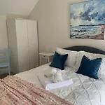 Semesterbostad - Sleeps 7 - Garden - Parking *