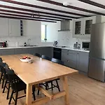 - Sleeps 7 - Garden - Parking Cork