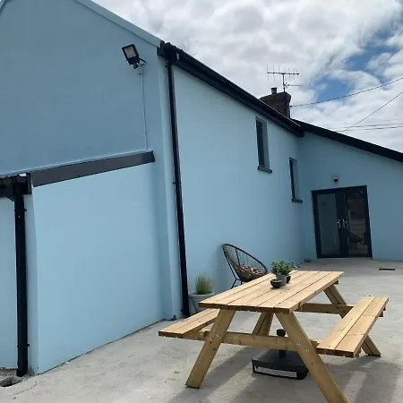 Traditional Farm House In The Old Head Of Kinsale Holiday home *