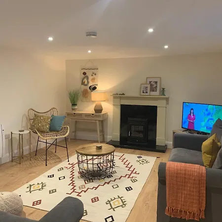 Semesterbostad - Sleeps 7 - Garden - Parking *