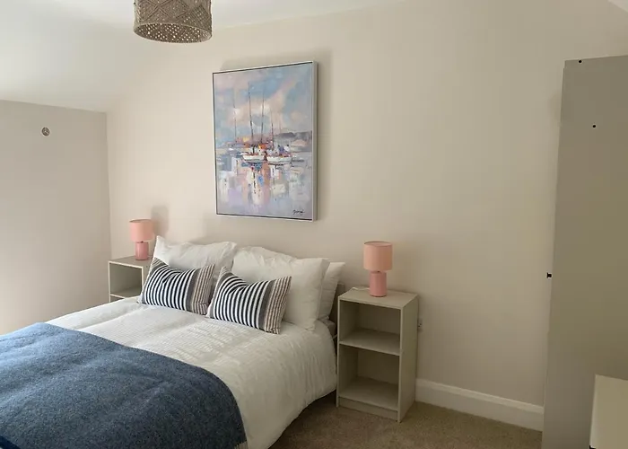 - Sleeps 7 - Garden - Parking Cork