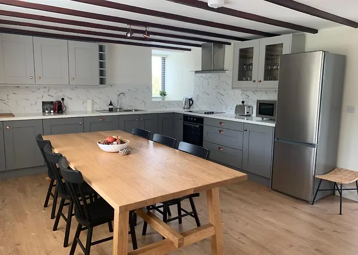 - Sleeps 7 - Garden - Parking Cork