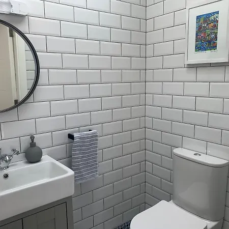 - Sleeps 7 - Garden - Parking Cork